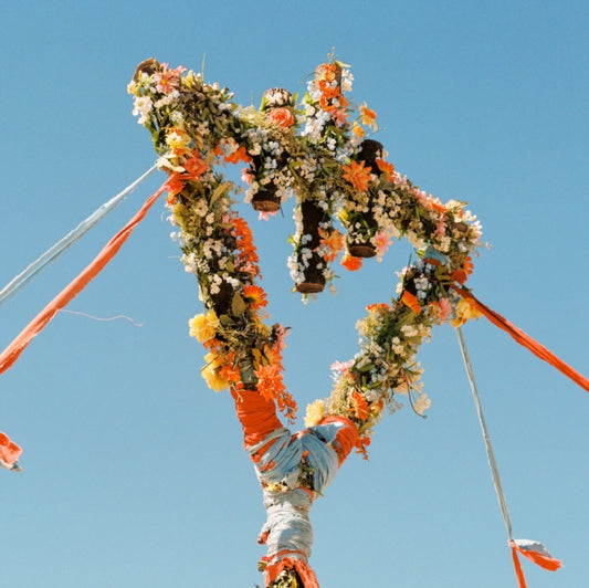 This CD is brand new.Format: CDThis item's title is: FlowersArtist: Devil Wears PradaBarcode: 810129812022Release Date: 11/14/2025