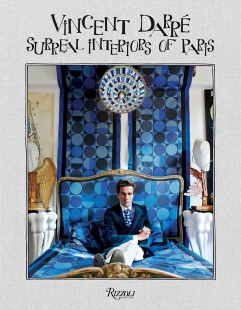 Binding: Hardcover
Description: From Vincent Darr a French dandy and eccentric decorator this volume offers a fanciful look into his unique universe of artful interiors.