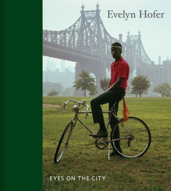 Binding: Hardcover
Description: How Hofer used the photobook form to chronicle American and European cities in an era of postwar transformation Evelyn Hofer was a highly innovative photographer whose prolific career spanned five decades.