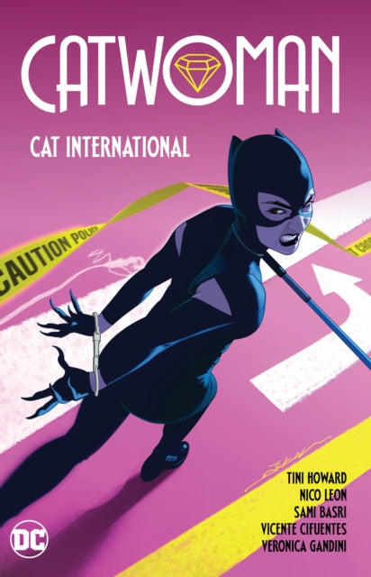 Binding: Paperback
Description: It's a new era for Catwoman and she has a new target Gotham City's underworld! Roman Sionis has been brought to his knees but enough is enough. Catwoman's vacation is over and it's time to get back to work.