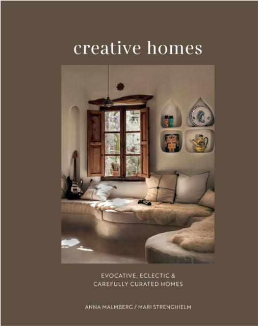Binding: Hardcover
Description: A fascinating glimpse into the evocative eclectic and carefully curated homes of artists designers and other creatives.