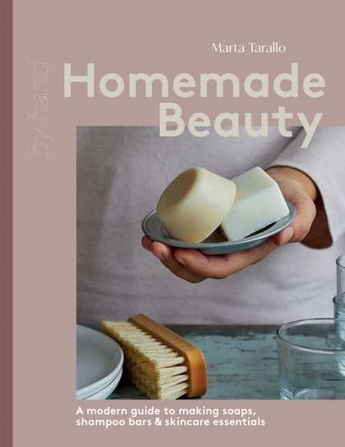 Binding: Hardcover
Description: This book is a modern guide that will help you simplify your beauty regime. Discover how to create your own sustainable natural products to use every day.