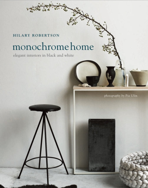 Binding: Hardcover
Description: Decorating in black and white is perennially popular and eternally chic. Hilary Robertson demonstrates how whether used alone or together these contrasting shades can create dramatic effects at home from the classic to the eclectic.