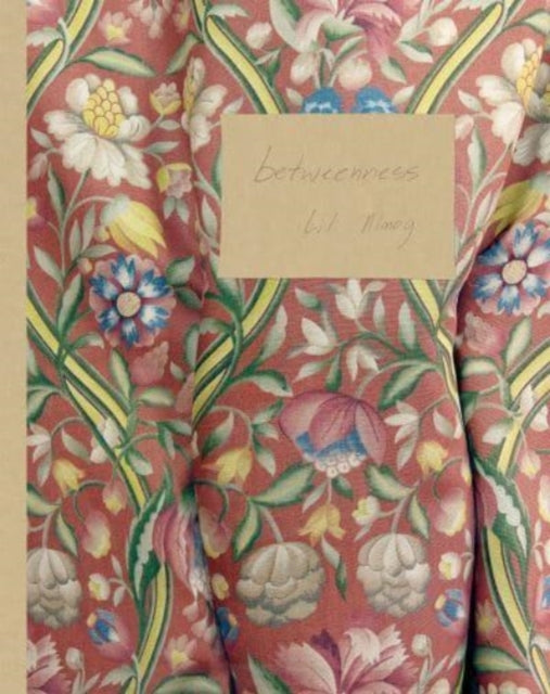 Binding: Hardcover
Description: Betweenness the fourth and most recent publication by Lili Al mog took its inspiration from the veiling practices of an extremist Jewish religious sect.